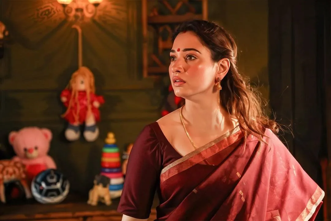 TOLLYWOOD ACTRESS TAMANNAAH BHATIA STILLS IN MAROON SAREE 5